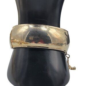 Coro Pegasus Wide Bangle Bracelet W/Safety Chain Gold Tone Vintage Sz 7 .92"